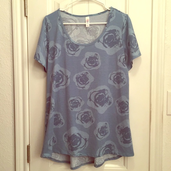 Blue/teal Rose print Lularoe Classic Tee - Picture 1 of 4
